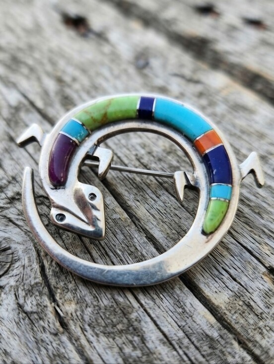 sterling stamped "SM" Jewelry - Sterling, inlaid Lizard SIGNED pin/pendant